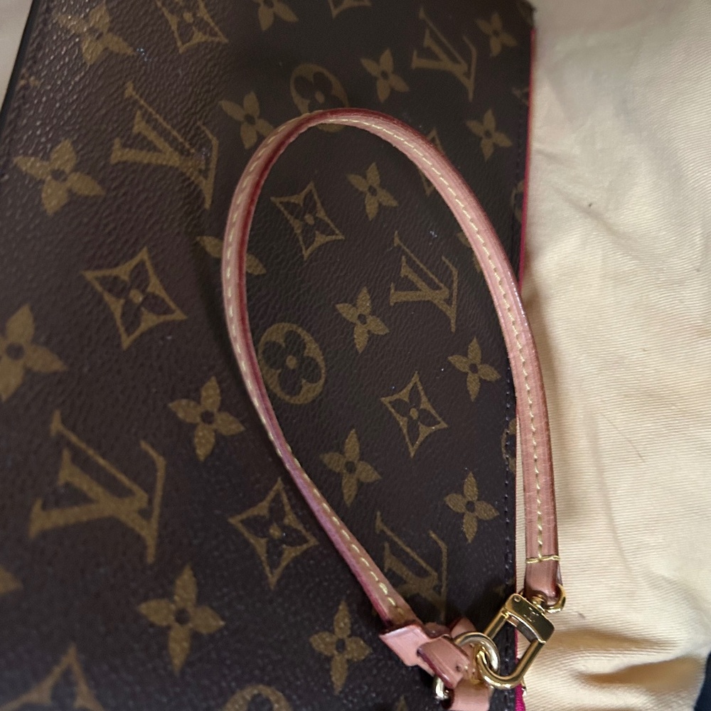 BRAND NEW w/ TAGS  LV GM Pouchette PIVIONE  interior - Picture 10 of 14